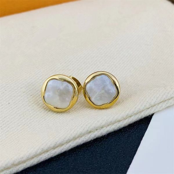 classic lock v-shaped charm earrings round shell earring studded with diamonds women's gold titanium steel luxury designer letter gift, Golden
classic lock v-shaped charm earrings round shell earring studded with diamonds women's gold titanium steel luxury designer letter gift, Golden