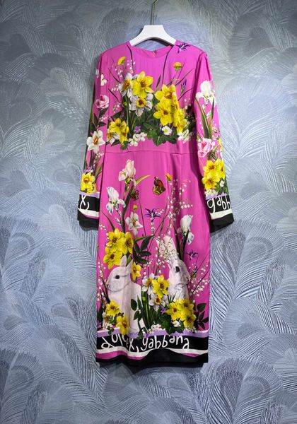 spring 2023 style floral dress with small round neck and large flowers, zippered back, Black;gray
spring 2023 style floral dress with small round neck and large flowers, zippered back, Black;gray