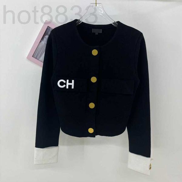 women's knits & tees designer autumn new french round neck single row button long sleeve sweater letter jacquard contrast color design, White
women's knits & tees designer autumn new french round neck single row button long sleeve sweater letter jacquard contrast color design, White