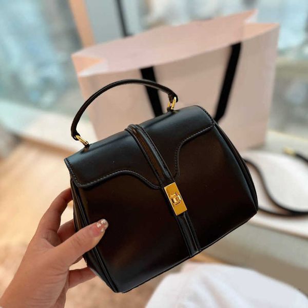 vintage designer bag woman luxurys designer cross body handbag shoppers leather designers handbags tote crossbody wide soft wild purses 2204
vintage designer bag woman luxurys designer cross body handbag shoppers leather designers handbags tote crossbody wide soft wild purses 2204