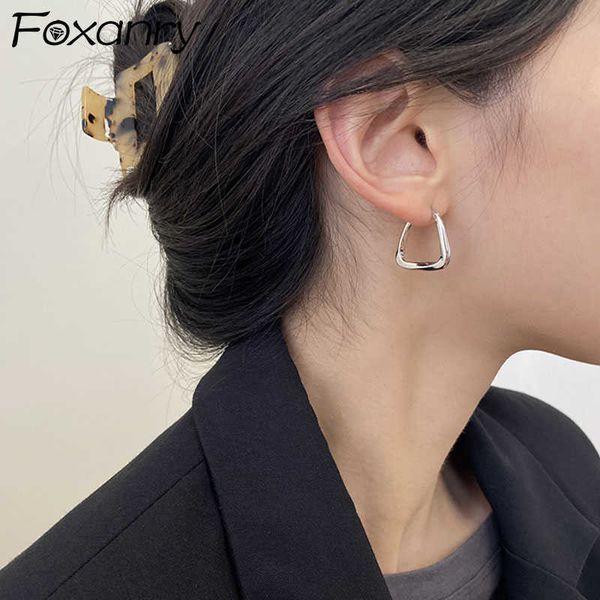 charm anry prevent allergy silver color hoop earrings for women new trendy elegant glossy geometric party jewelry ear buckle l230315, Golden
charm anry prevent allergy silver color hoop earrings for women new trendy elegant glossy geometric party jewelry ear buckle l230315, Golden