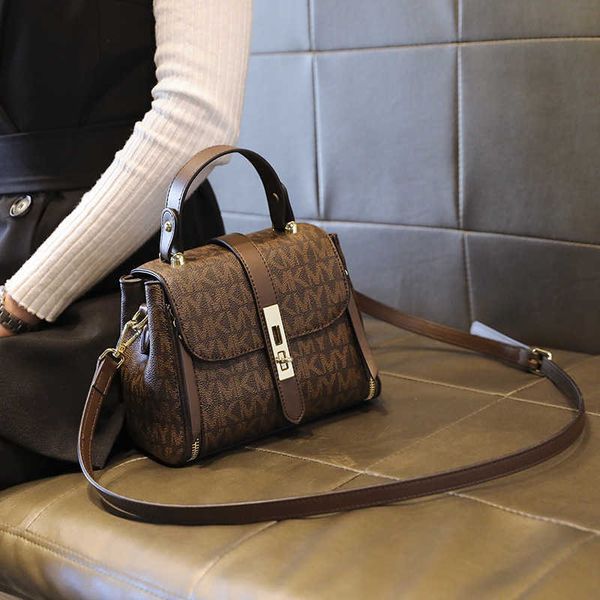 minority mkj bag 20223 new cow leather lock bucket bag portable messenger bag leather women's bag
minority mkj bag 20223 new cow leather lock bucket bag portable messenger bag leather women's bag