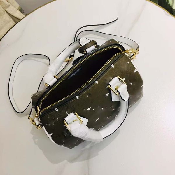 duffle bag classic45 50 55 travel luggage for men real leather women crossbody totes shoulder bags mens womens handbags
duffle bag classic45 50 55 travel luggage for men real leather women crossbody totes shoulder bags mens womens handbags