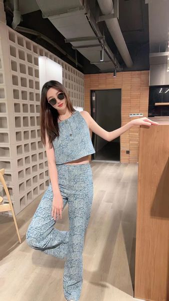 chan 2023 women's print logo vest t-shirt new brand women's jeans trousers pants yoga wide leg trendy casual fashion designers cc, Black;white
chan 2023 women's print logo vest t-shirt new brand women's jeans trousers pants yoga wide leg trendy casual fashion designers cc, Black;white