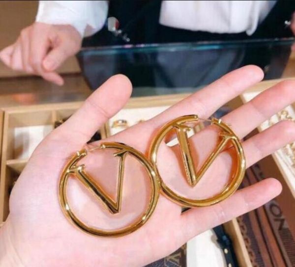 2022 paris jewelry accessories women hoop earrings luxury 18k gold ear studs lady nice christmas gift5352411, Golden;silver
2022 paris jewelry accessories women hoop earrings luxury 18k gold ear studs lady nice christmas gift5352411, Golden;silver