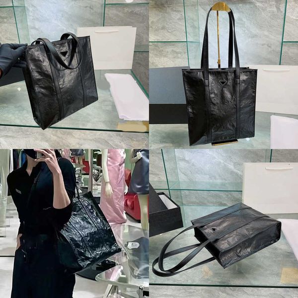 the tote bag designer bags women luxurys handbag designers womens fashion large capacity bookbags 230224
the tote bag designer bags women luxurys handbag designers womens fashion large capacity bookbags 230224