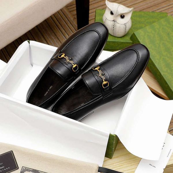 new arrival men's leather dress shoes casual oxfords with bee metal formal business shoe size 38-45, Black
new arrival men's leather dress shoes casual oxfords with bee metal formal business shoe size 38-45, Black