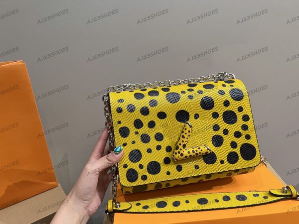 twist pm designer bag yayoi kusama walle twist-lock epi flap tote bag cross-body dots print luxury handbags
twist pm designer bag yayoi kusama walle twist-lock epi flap tote bag cross-body dots print luxury handbags