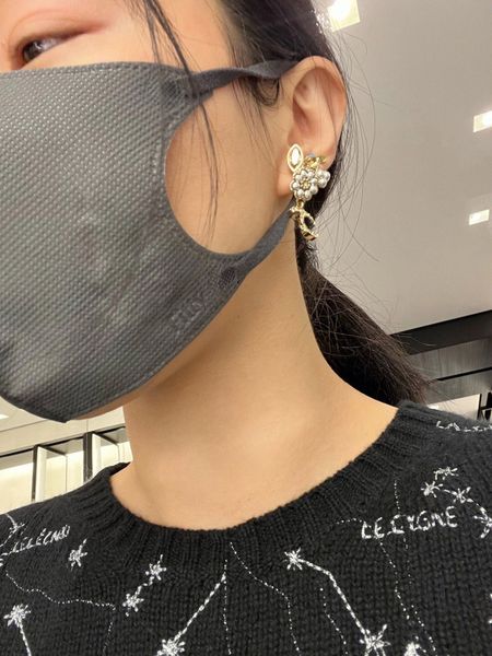 2023 luxury quality charm drop earring with diamond and nature shell beads in 18k gold plated flower style have box stamp ps7604a, Golden
2023 luxury quality charm drop earring with diamond and nature shell beads in 18k gold plated flower style have box stamp ps7604a, Golden