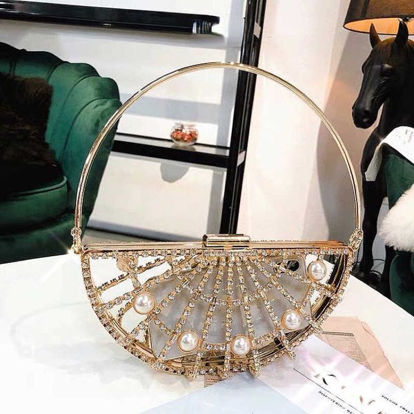luxury diamonds half moon pearl evening bags designer women handbags shinny rhinestones mesh clutch bag party small tote purses 230315
luxury diamonds half moon pearl evening bags designer women handbags shinny rhinestones mesh clutch bag party small tote purses 230315