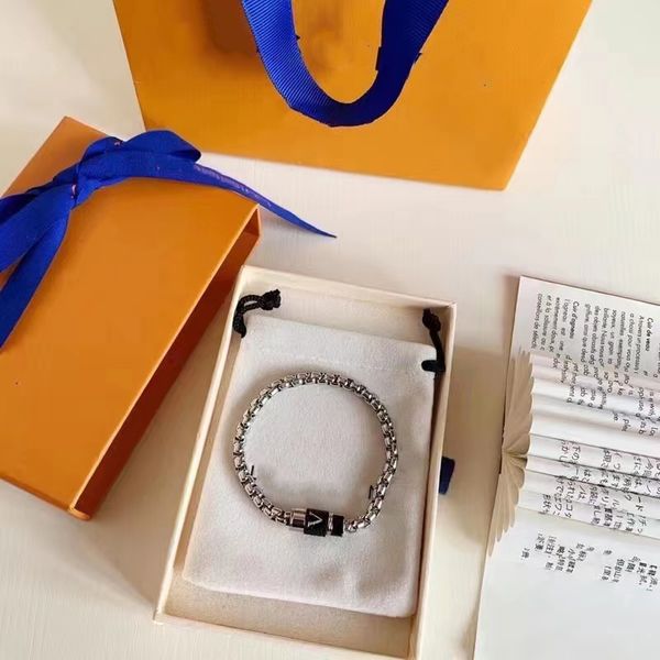 charm v brand bracelets designer luxury presbyopia leather version quality bracelet jeweler 20 styles are optional gift box new store promot, Golden;silver
charm v brand bracelets designer luxury presbyopia leather version quality bracelet jeweler 20 styles are optional gift box new store promot, Golden;silver