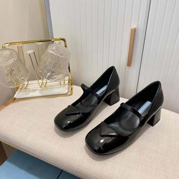 womens sandals designer luxury glossy leather high heels exquisite glossy leather create integrated leather and rubber soles, Black
womens sandals designer luxury glossy leather high heels exquisite glossy leather create integrated leather and rubber soles, Black