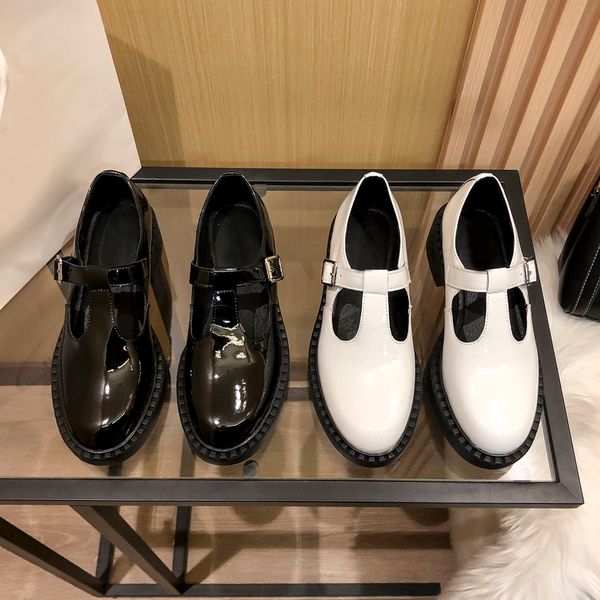 sandal patent leather mary jane t-strap sandals womens shoes luxurys designer slippers white black summer flats women outdoor slides fashion
sandal patent leather mary jane t-strap sandals womens shoes luxurys designer slippers white black summer flats women outdoor slides fashion