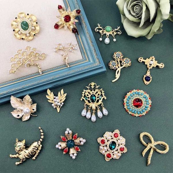 pins brooches exquisite vintage baroque brooch jewelry for women party fashion pearl matte metal material brooches dress accessoriesl230315, Gray
pins brooches exquisite vintage baroque brooch jewelry for women party fashion pearl matte metal material brooches dress accessoriesl230315, Gray