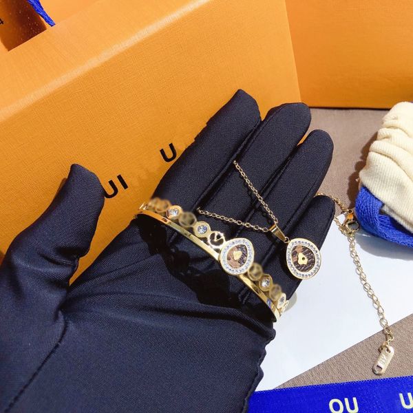 jewelry necklaces for women exquisite oval pendant necklaces designer popular brand long chain jewelry accessories gold plated, Silver
jewelry necklaces for women exquisite oval pendant necklaces designer popular brand long chain jewelry accessories gold plated, Silver