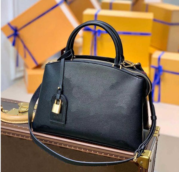 evening bags wang bag genuine leather bags women fashion embossing handbags shoulder messenger bags petit palais tote grand palais satchel m
evening bags wang bag genuine leather bags women fashion embossing handbags shoulder messenger bags petit palais tote grand palais satchel m