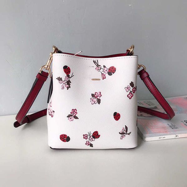6 cabag designer bag tote prints shoulder bag white leather handbag crossbody luxurys fashion womens cross body bags handbags women purses t
6 cabag designer bag tote prints shoulder bag white leather handbag crossbody luxurys fashion womens cross body bags handbags women purses t