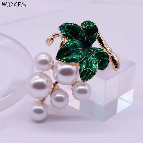 pins brooches gre pearl brooch female brooch pin alloy oil dripping high-grade versatile coat sweater cardigan accessoriesl230315, Gray
pins brooches gre pearl brooch female brooch pin alloy oil dripping high-grade versatile coat sweater cardigan accessoriesl230315, Gray