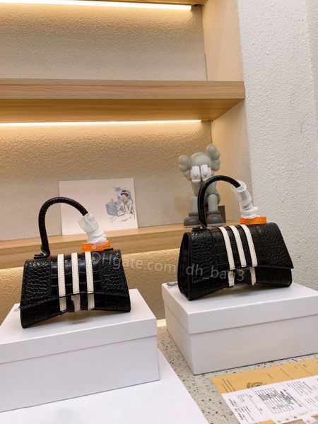 fashion shopping bag classic crossbody bag designer women's bag hourglass bag one shoulder portable black cowhide crocodile print clams
fashion shopping bag classic crossbody bag designer women's bag hourglass bag one shoulder portable black cowhide crocodile print clams