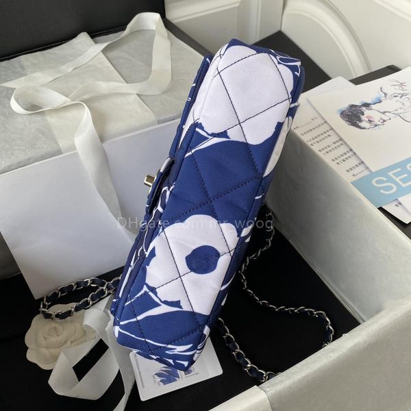 classic shopping bag designer bag one shoulder portable cross-body autumn and winter series burst blue and white printed cloth chinese style
classic shopping bag designer bag one shoulder portable cross-body autumn and winter series burst blue and white printed cloth chinese style