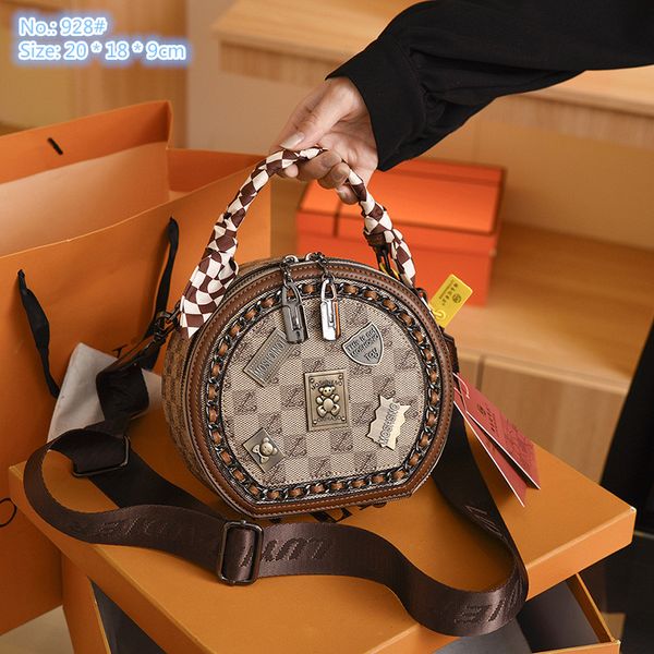 Factory ladies shoulder bags 2 colors sweet personality circular printed ribbon bag street fashion chain decorative handbag classic plaid mobile phone coin purse, Brown-928#
Factory ladies shoulder bags 2 colors sweet personality circular printed ribbon bag street fashion chain decorative handbag classic plaid mobile phone coin purse, Brown-928#