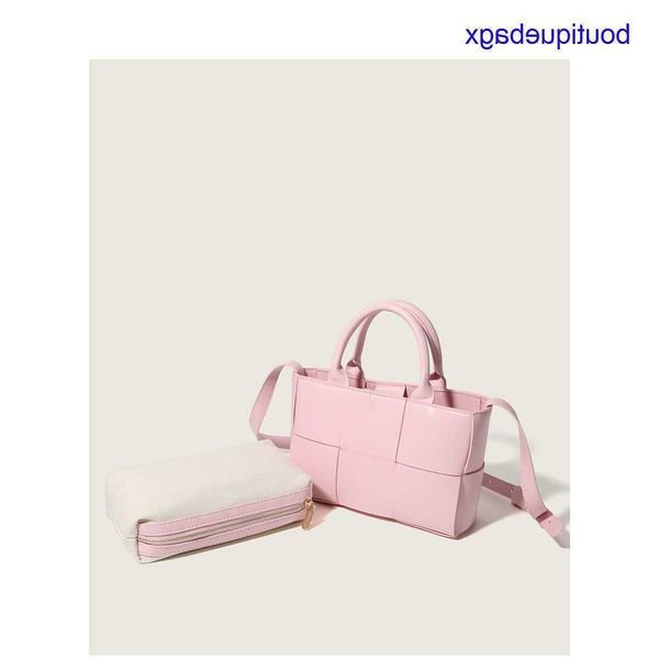 luxury bottegss venetss arco evening bags online store 2023 basket small vegetable crowd bag design portable new spring and summer with logo
luxury bottegss venetss arco evening bags online store 2023 basket small vegetable crowd bag design portable new spring and summer with logo