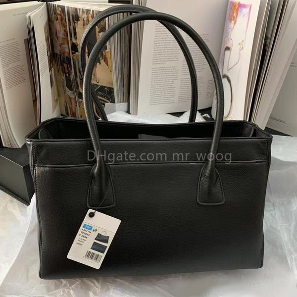 one shoulder cross-body handbag new guo-mother bag classic atmosphere class practicality extremely high built-in small inner bag detachable,
one shoulder cross-body handbag new guo-mother bag classic atmosphere class practicality extremely high built-in small inner bag detachable,