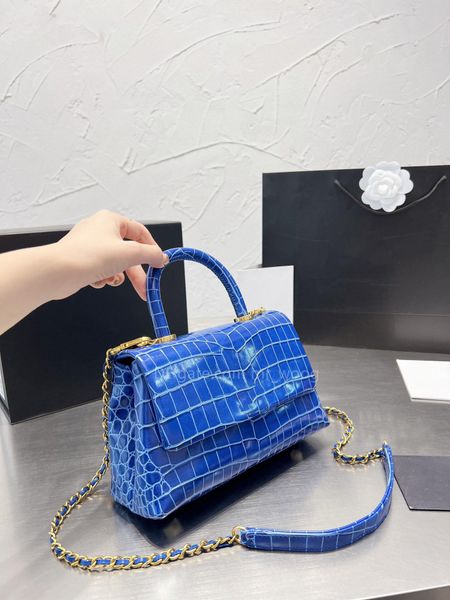 2023 fashion handbag one shoulder bag clamshell purse crocodile print original hardware buckle chain gift box packaging
2023 fashion handbag one shoulder bag clamshell purse crocodile print original hardware buckle chain gift box packaging