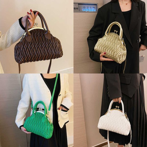 chinese style clip leather handle tote bag for women trend female vintage small crossbody bags y2k 230308
chinese style clip leather handle tote bag for women trend female vintage small crossbody bags y2k 230308