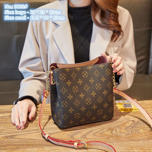 factory ladies shoulder bags 3 colors classic retro printing chain bucket bag three-layer interlayer wear-resistant leather handbag elegant
factory ladies shoulder bags 3 colors classic retro printing chain bucket bag three-layer interlayer wear-resistant leather handbag elegant