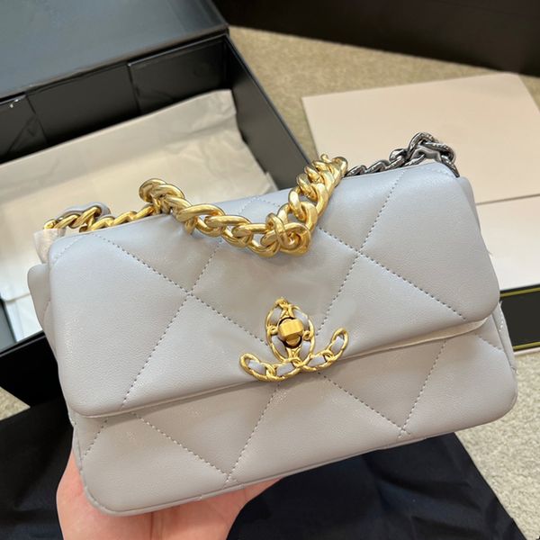 designer totes bags crossbody small shoulder bag women fashion flap handbag quilted calfskin magnetic metal fittings chain can be slid and a
designer totes bags crossbody small shoulder bag women fashion flap handbag quilted calfskin magnetic metal fittings chain can be slid and a