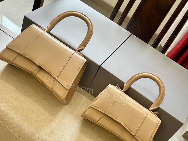 fashion crossbody bag mini shopping bag female designer bag one shoulder portable hourglass bag cowhide plain print black clamshell purse
fashion crossbody bag mini shopping bag female designer bag one shoulder portable hourglass bag cowhide plain print black clamshell purse