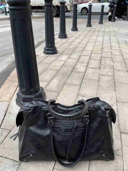 b bag le cagole motorcycle same advanced motorcycle style travel bag chaoku one-shoulder portable large-capacity universal fitness bag men w
b bag le cagole motorcycle same advanced motorcycle style travel bag chaoku one-shoulder portable large-capacity universal fitness bag men w
