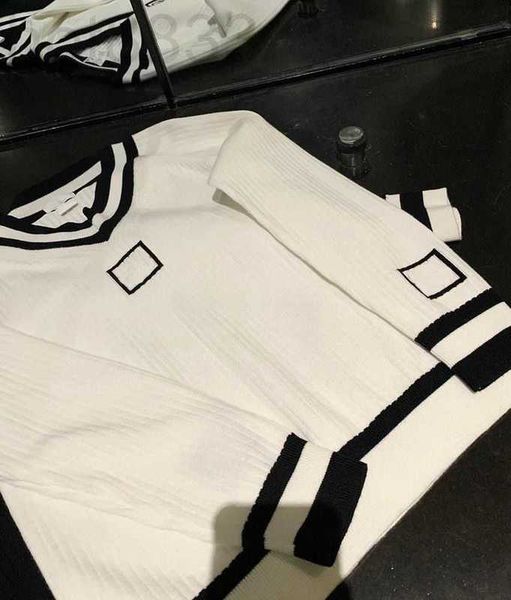 women's sweaters designer women v-neck pullover letters design apparel coarse wool clothing casual knits warm fashion yllz, White;black
women's sweaters designer women v-neck pullover letters design apparel coarse wool clothing casual knits warm fashion yllz, White;black