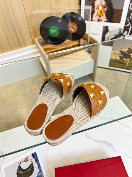 2023 beach classic flat luxurys designers woman slipper sandals summer lady cartoon big head slippers leather brands bath fashion women wome, Black
2023 beach classic flat luxurys designers woman slipper sandals summer lady cartoon big head slippers leather brands bath fashion women wome, Black