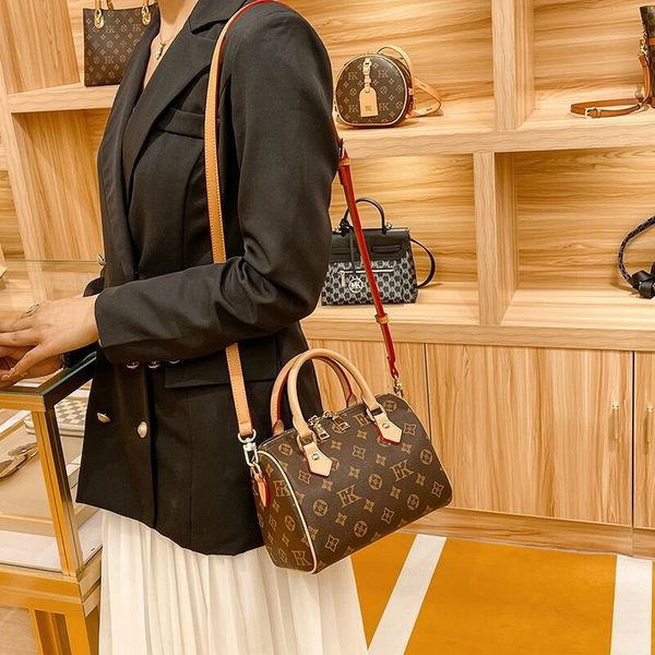 classic traveler crossbody bag fashion women shoulder bag mono pillow totes designer handbags coin purse
classic traveler crossbody bag fashion women shoulder bag mono pillow totes designer handbags coin purse