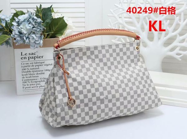 classic women's bag classic fashion casual printed bag large capacity one shoulder portable underarm tote bag american style
classic women's bag classic fashion casual printed bag large capacity one shoulder portable underarm tote bag american style