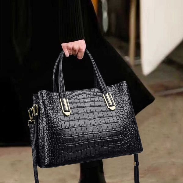 crocodile handbag 2023 new fashionable women's handbag versatile simple one-shoulder cross-body women's bag
crocodile handbag 2023 new fashionable women's handbag versatile simple one-shoulder cross-body women's bag