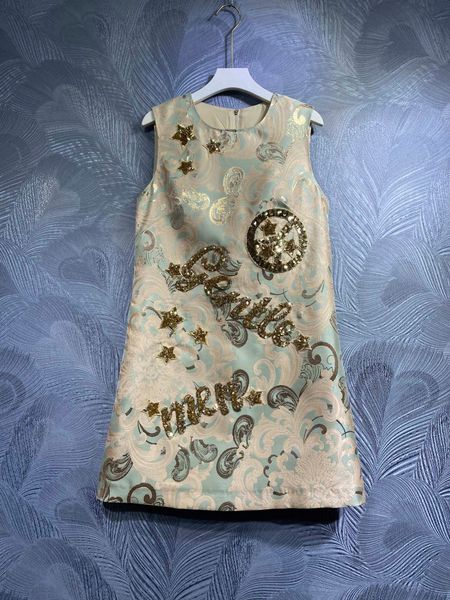 2023 spring new vest dress, small round neck, star letter printing beading decoration, Black;gray
2023 spring new vest dress, small round neck, star letter printing beading decoration, Black;gray