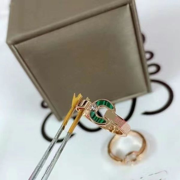 2023 luxury ring fashion designer ring fortune to run copper ring full of diamond white shell peacock jewelry no box, Silver
2023 luxury ring fashion designer ring fortune to run copper ring full of diamond white shell peacock jewelry no box, Silver