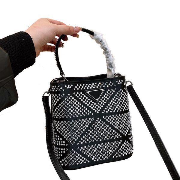 designers classic mini handbags lady crossbody bags italy brand triangle sign rhinestone inlaid silks and satins women shoulder bag tote lux
designers classic mini handbags lady crossbody bags italy brand triangle sign rhinestone inlaid silks and satins women shoulder bag tote lux