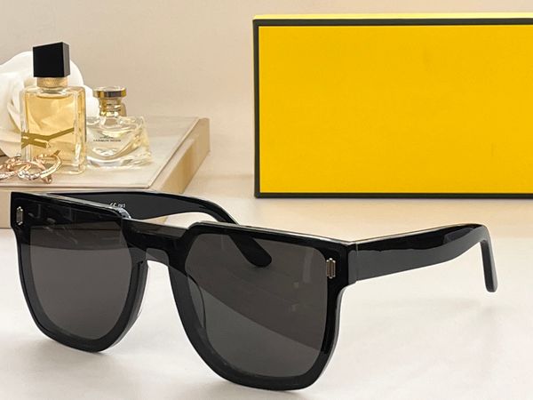 sunglasses for men and women designers summer 0626 style anti-ultraviolet retro eyewear full frame random box, White;black
sunglasses for men and women designers summer 0626 style anti-ultraviolet retro eyewear full frame random box, White;black