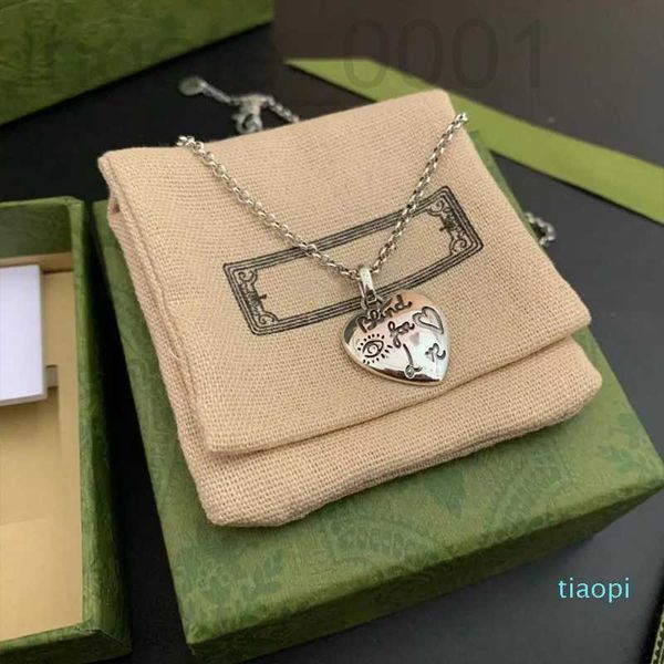 sport accessories pendant necklaces designer luxury brand double g necklace classic flower bird peach jewelry round charm silver long chain
sport accessories pendant necklaces designer luxury brand double g necklace classic flower bird peach jewelry round charm silver long chain