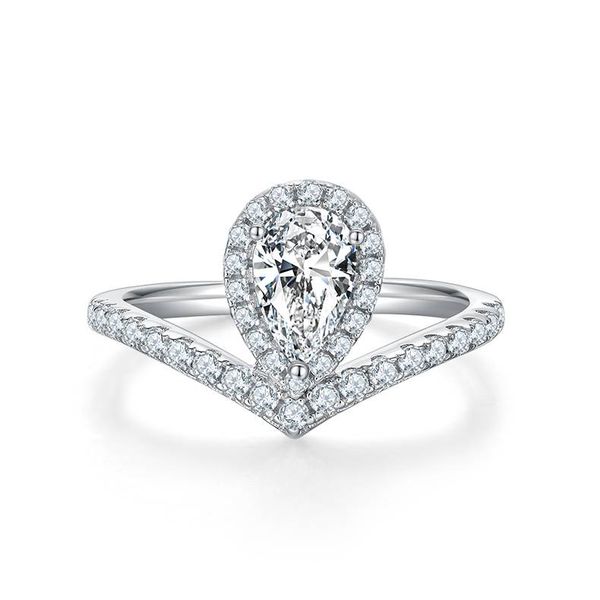 V-shaped minimalist water drop 925 silver plated white gold color moissanese diamond women's ring
V-shaped minimalist water drop 925 silver plated white gold color moissanese diamond women's ring