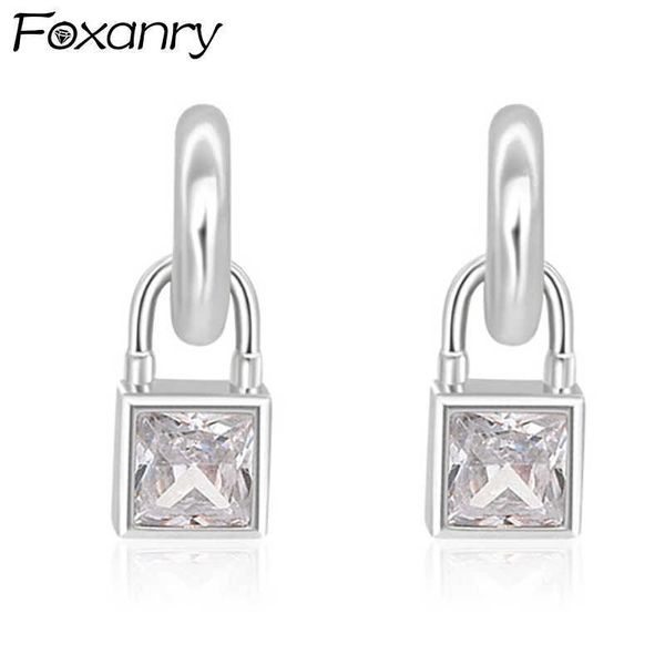charm anry prevent allergy silver color elegant earrings for women fashion creative sparkling zircons lock geometric party jewelry l230315, Golden
charm anry prevent allergy silver color elegant earrings for women fashion creative sparkling zircons lock geometric party jewelry l230315, Golden