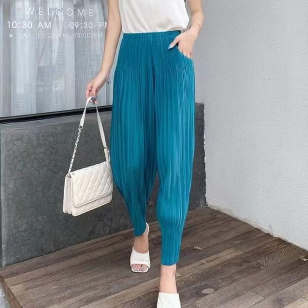 womens pants capris pleated casual radish leggings cropped harun pants summer thin lantern pants 230314, Black;white
womens pants capris pleated casual radish leggings cropped harun pants summer thin lantern pants 230314, Black;white