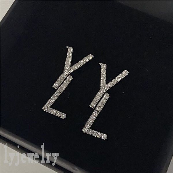 wedding fashion luxury stud earrings designers for women elegant valentine s day simple letter shape unique iced out orecchini jewelry desig, Golden;silver
wedding fashion luxury stud earrings designers for women elegant valentine s day simple letter shape unique iced out orecchini jewelry desig, Golden;silver