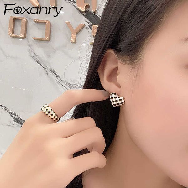 charm anry prevent allergy silve d earrings for women new trendy elegant unique plaid love heart party jewelry gift l230315, Golden
charm anry prevent allergy silve d earrings for women new trendy elegant unique plaid love heart party jewelry gift l230315, Golden