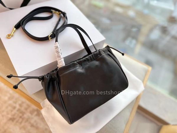 classic luxury ladies bag shoulder bag crossbody bag drawstring tote bag handbag fashion street bucket bag black / brown size 20 * 17cm
classic luxury ladies bag shoulder bag crossbody bag drawstring tote bag handbag fashion street bucket bag black / brown size 20 * 17cm