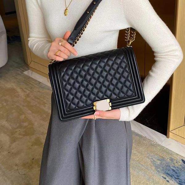 designer crossbody bag 10a luxury boy handbag 28cm calfskin shoulder bags a92193 with box c011
designer crossbody bag 10a luxury boy handbag 28cm calfskin shoulder bags a92193 with box c011